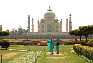 From Delhi: Day Trip to Taj Mahal, Agra Fort and Baby Taj